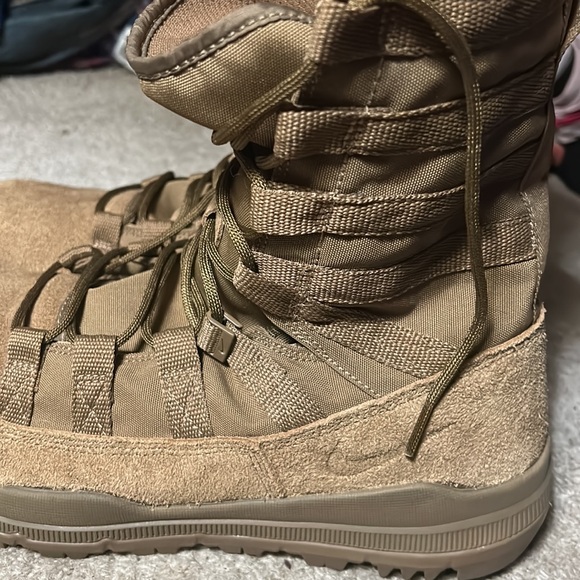 Men’s Nike boot - Picture 3 of 4